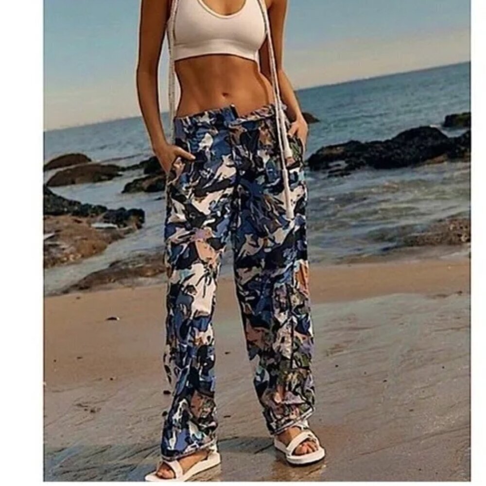 NWT Free People movement Mesmerize Me Printed Pant Violet Splendor Camo L